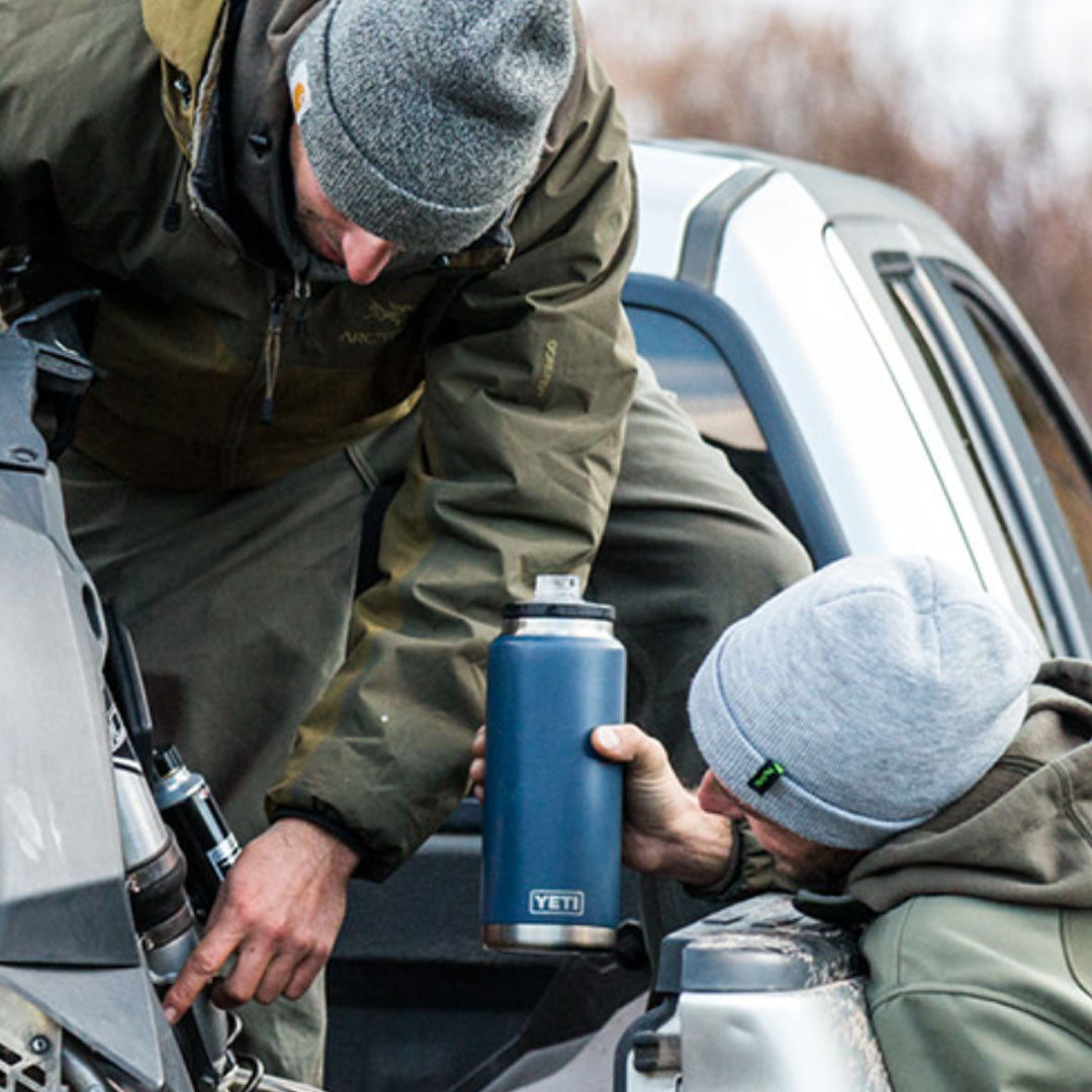 Yeti Rambler 36 Oz Bottle with Chug Cap in Navy