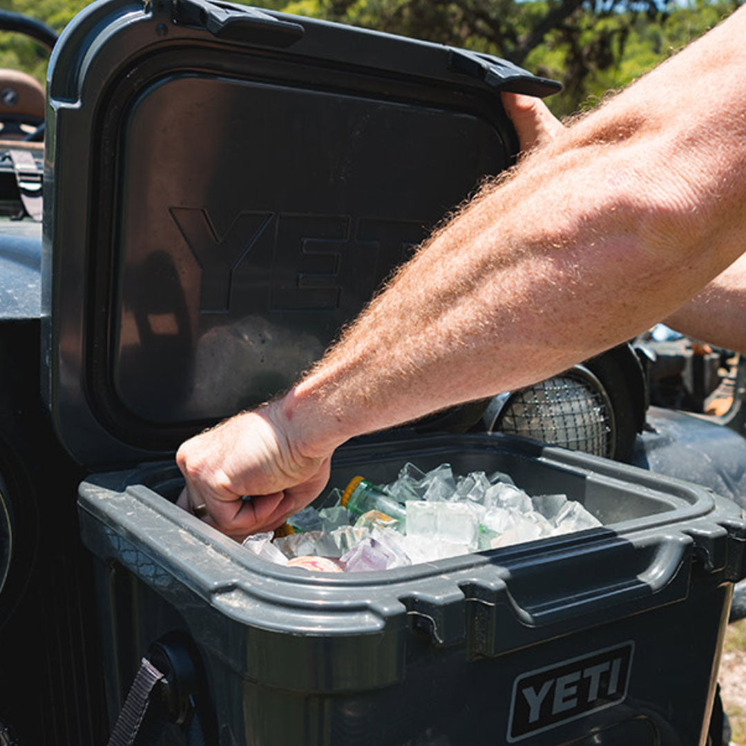 Yeti Roadie 24 Hard Cooler in Navy